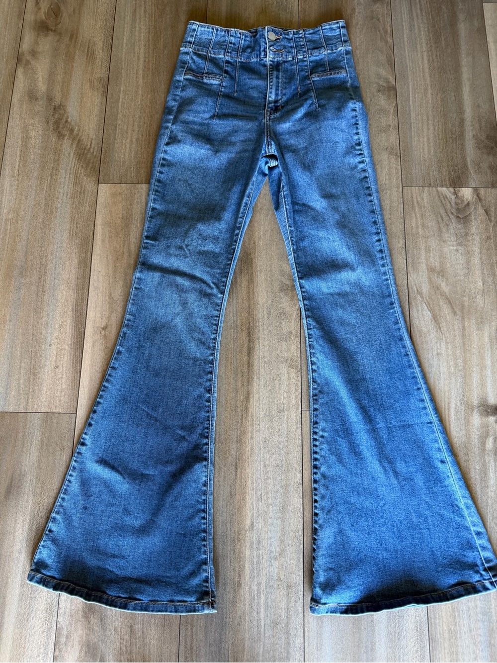 Sold Jeans - Picture 2 of 11